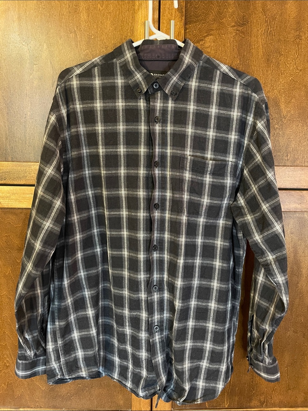 Haggar Clothing Men’s Black and Grey Plaid Button-Down Shirt